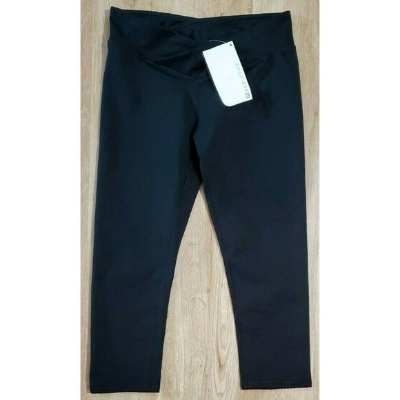 Fabletics Pants - Fabletics Womens Mid Rise Capri Black Leggings NWT